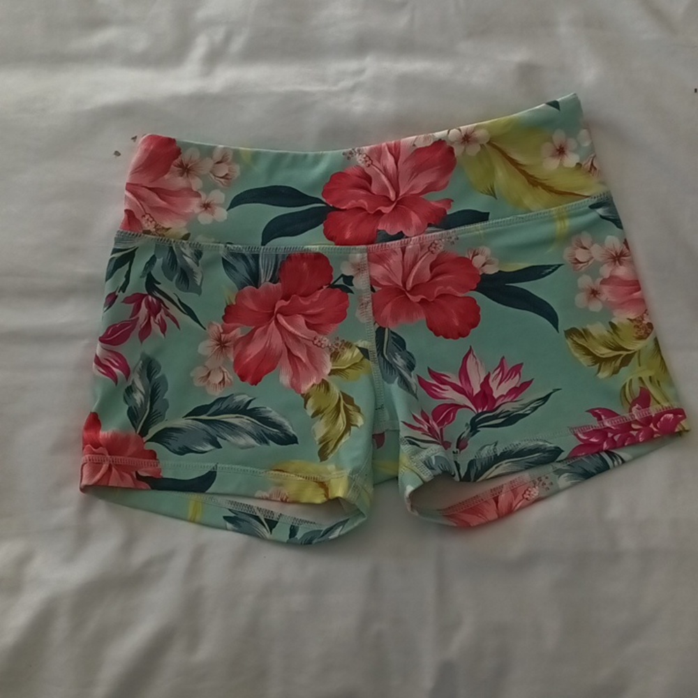 Tiny weightlifting shorts